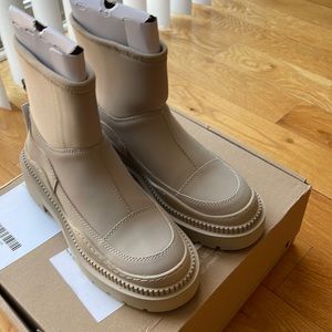 Mango Flat Rubberized Lug Boots